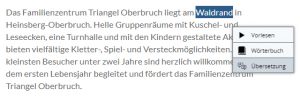 Kinder spielen im Park. Es gibt einen Spielplatz mit Rutsche und Schaukel.