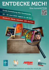 Plakat zur Veranstaltung "Die Entdeckung der Kunstwerke" vom 18. bis 20. Februar 2023 in Berlin. Das Bild zeigt einen Karton mit verschiedenen Kunstwerken und einer Lupe, um die Details hervorzuheben.