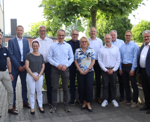 Gruppenfoto mit Wilfried Oellers MdB und den Geschäftsführern der Werkstätten am Niederrhein