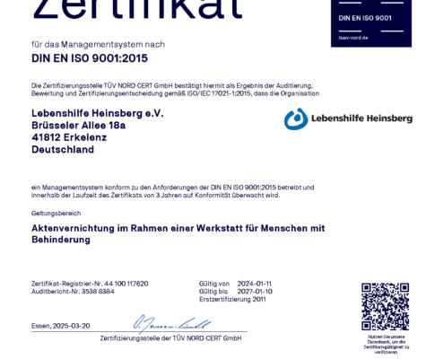 Zertifikat von TÜV NORD. Das Papier zeigt ein Logo und Text über ein geprüftes System.