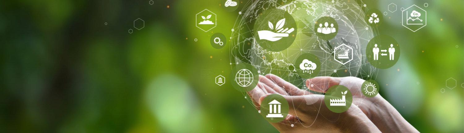 nachhaltigkeit Man sieht eine Weltkugel in einer Hand, draumherum sind veile Icons, die das Thema Nachhaltigkeit bezeichnen.