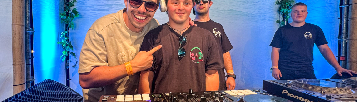 DJ Fuller und Team legen auf