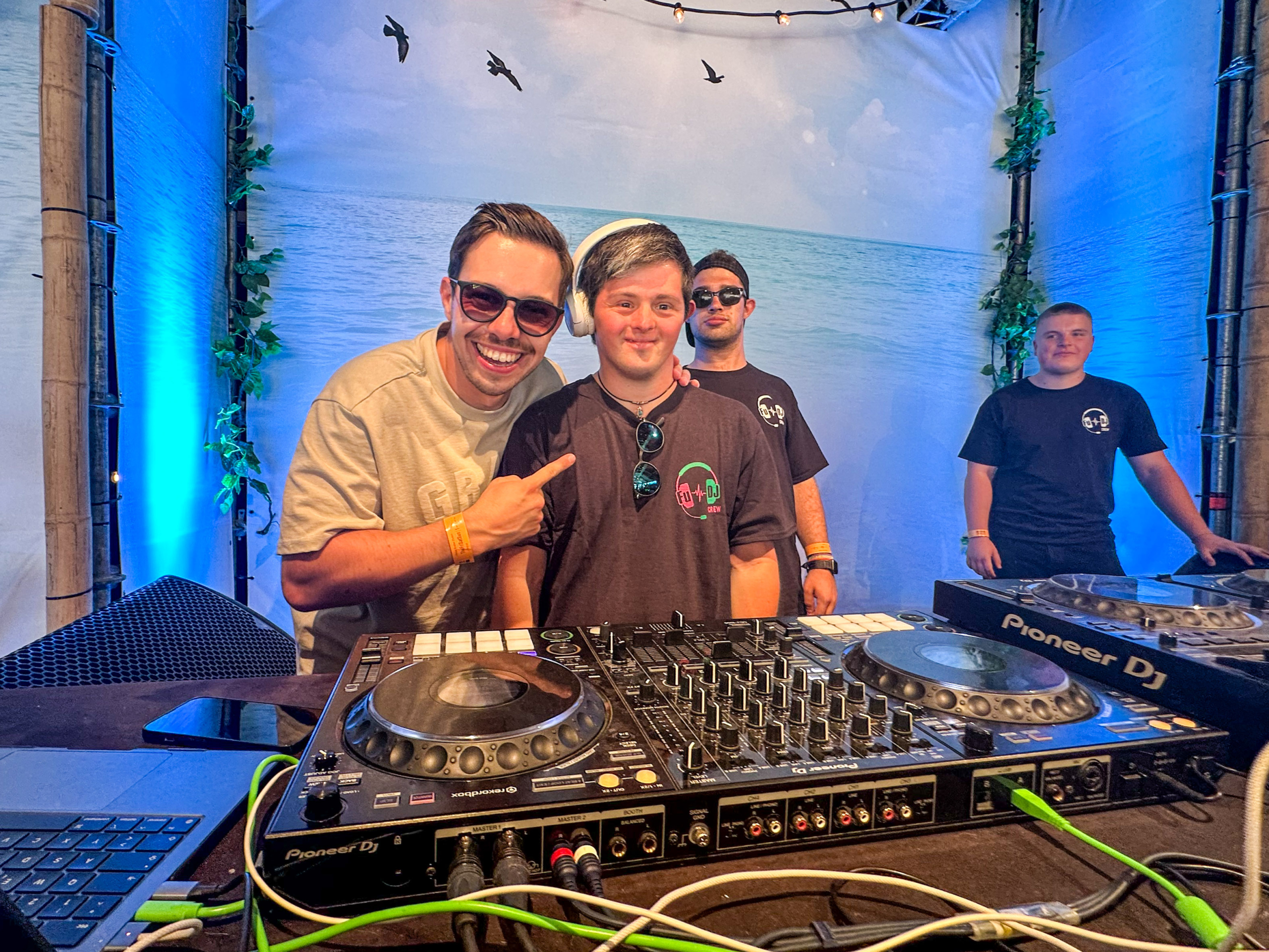 DJ Fuller und Team legen auf