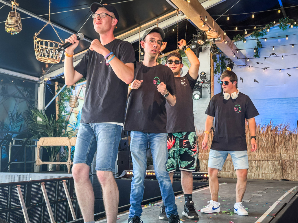 FUDJ-Crew tanzt auf der Turbo Stage